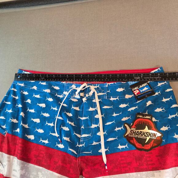 Pelagic USA Flag Board Shorts NWT Size 40 Sharkskin Tech Patriotic Swim - Picture 15 of 15